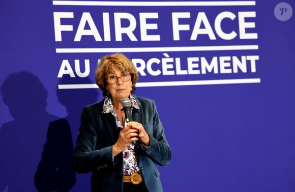 Nicole Catheline - G.Attal lance sa fondation "Faire Face", contre le harcèlement scolaire, au Philanthro-Lab à Paris, le 6 novembre 2024. A cette occasion, l'ancien Premier ministre était entouré d'Ophélie Meunier, Béatrice Le Blay, dont le fils Nicolas s'est suicidé en septembre 2023, Elian Potier, ancienne victime, la ministre de l'Éducation Anne Genetet. © Dominique Jacovides / Bestimage