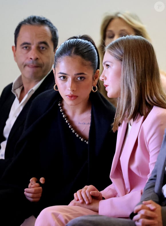 Miel Abitbol, Zoé Clauzure - G.Attal lance sa fondation "Faire Face", contre le harcèlement scolaire, au Philanthro-Lab à Paris, le 6 novembre 2024. A cette occasion, l'ancien Premier ministre était entouré d'Ophélie Meunier, Béatrice Le Blay, dont le fils Nicolas s'est suicidé en septembre 2023, Elian Potier, ancienne victime, la ministre de l'Éducation Anne Genetet. © Dominique Jacovides / Bestimage