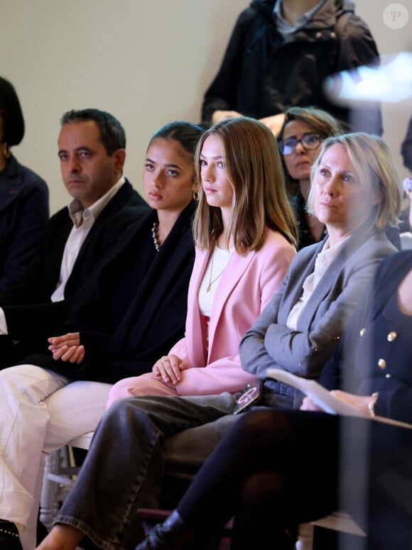 Guirchaume Abitbol, Miel Abitbol, Zoé Clauzure, Sophie Clauzure - G.Attal lance sa fondation "Faire Face", contre le harcèlement scolaire, au Philanthro-Lab à Paris, le 6 novembre 2024. A cette occasion, l'ancien Premier ministre était entouré d'Ophélie Meunier, Béatrice Le Blay, dont le fils Nicolas s'est suicidé en septembre 2023, Elian Potier, ancienne victime, la ministre de l'Éducation Anne Genetet. © Dominique Jacovides / Bestimage