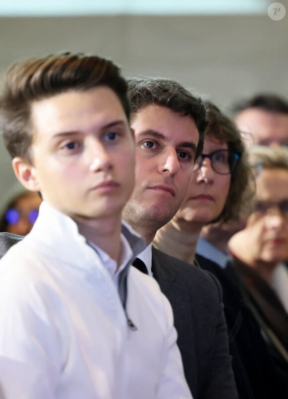 Gabriel Attal - G.Attal lance sa fondation "Faire Face", contre le harcèlement scolaire, au Philanthro-Lab à Paris, le 6 novembre 2024. A cette occasion, l'ancien Premier ministre était entouré d'Ophélie Meunier, Béatrice Le Blay, dont le fils Nicolas s'est suicidé en septembre 2023, Elian Potier, ancienne victime, la ministre de l'Éducation Anne Genetet. © Dominique Jacovides / Bestimage