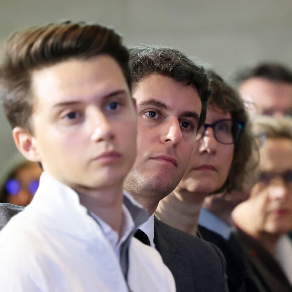 Gabriel Attal - G.Attal lance sa fondation "Faire Face", contre le harcèlement scolaire, au Philanthro-Lab à Paris, le 6 novembre 2024. A cette occasion, l'ancien Premier ministre était entouré d'Ophélie Meunier, Béatrice Le Blay, dont le fils Nicolas s'est suicidé en septembre 2023, Elian Potier, ancienne victime, la ministre de l'Éducation Anne Genetet. © Dominique Jacovides / Bestimage