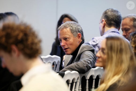 ont également tenu à apporter leur soutien à la fondation. 
Marc-Olivier Fogiel - G.Attal lance sa fondation "Faire Face", contre le harcèlement scolaire, au Philanthro-Lab à Paris, le 6 novembre 2024. A cette occasion, l'ancien Premier ministre était entouré d'Ophélie Meunier, Béatrice Le Blay, dont le fils Nicolas s'est suicidé en septembre 2023, Elian Potier, ancienne victime, la ministre de l'Éducation Anne Genetet. © Dominique Jacovides / Bestimage