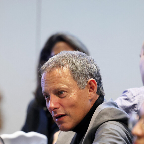 ont également tenu à apporter leur soutien à la fondation. 
Marc-Olivier Fogiel - G.Attal lance sa fondation "Faire Face", contre le harcèlement scolaire, au Philanthro-Lab à Paris, le 6 novembre 2024. A cette occasion, l'ancien Premier ministre était entouré d'Ophélie Meunier, Béatrice Le Blay, dont le fils Nicolas s'est suicidé en septembre 2023, Elian Potier, ancienne victime, la ministre de l'Éducation Anne Genetet. © Dominique Jacovides / Bestimage