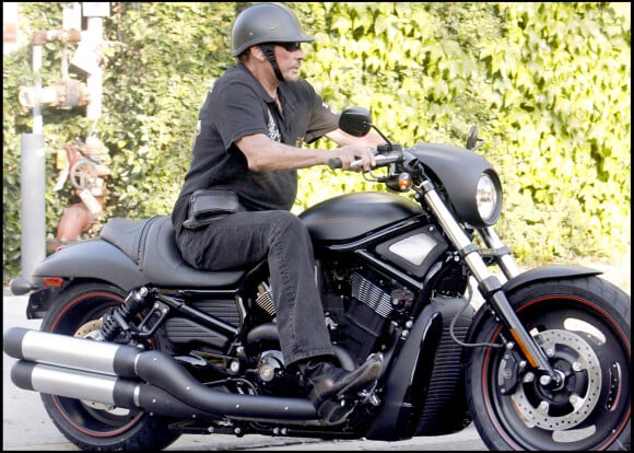 Exclusif - Johnny Hallyday sur sa moto Harley Davidson (archive)