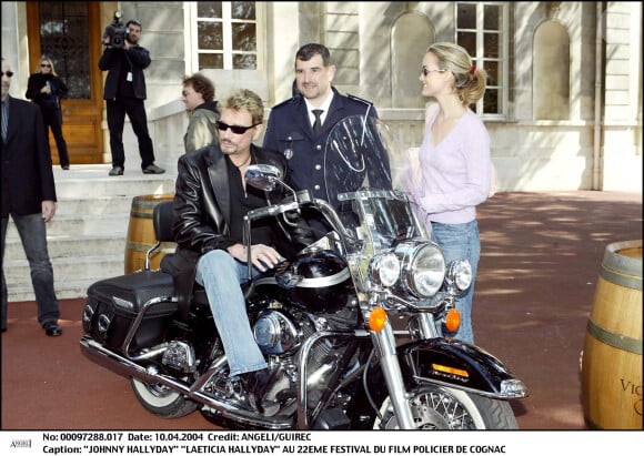 Exclusif - Johnny Hallyday sur sa moto Harley Davidson avec sa femme Laeticia (archive)