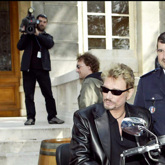 Exclusif - Johnny Hallyday sur sa moto Harley Davidson avec sa femme Laeticia (archive)