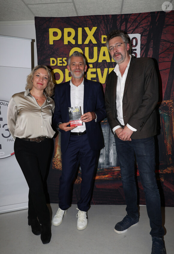 Exclusif - Margaux Russo, directrice littéraire aux éditions Fayard, Olivier Tournut, lauréat 2025 pour son roman Post Mortem et Jean-François Dauven, directeur littéraire lors de la remise du prix du Quai des Orfèvres au 36 à Paris, siège de la police judiciaire le 5 novembre 2024. © Didier Sabardin / Bestimage 