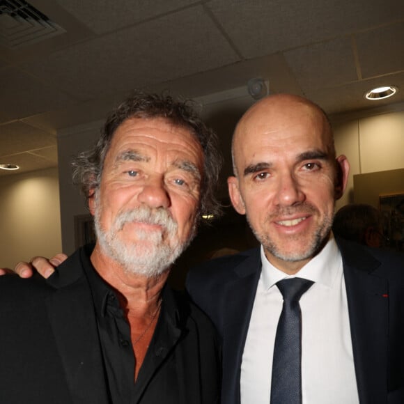 Exclusif - Olivier Marchal et Fabrice Gardon, nouveau directeur de la PJ parisienne lors de la remise du prix du Quai des Orfèvres au 36 à Paris, siège de la police judiciaire le 5 novembre 2024. © Didier Sabardin / Bestimage 