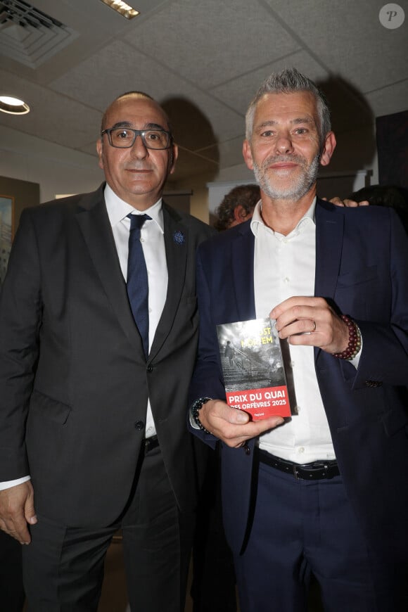 Exclusif - Laurent Nunez, préfet de Police et Olivier Tournut, lauréat 2025 pour son roman Post Mortem lors de la remise du prix du Quai des Orfèvres au 36 à Paris, siège de la police judiciaire le 5 novembre 2024. © Didier Sabardin / Bestimage 