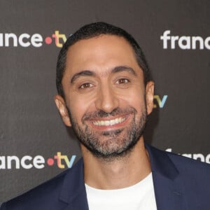 Qu'il s'agisse de la dernière épidémie de bronchiolite, du dernier régime zéro sucre ou de la tendance collagène. Son avis pèse de plus en plus, son influence s'intensifie.
Jimmy Mohamed au photocall de la conférence de presse de rentrée de France Télévisions à Paris, France, le 4 septembre 2024. © Coadic Guirec/Bestimage