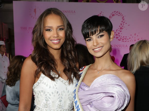 Indira Ampiot et Eve Gilles (Miss France 2024) - Photocall du 5ème gala de charité de l'association "Les Bonnes Fées" à l'occasion de la campagne mondiale "Octobre Rose" à l'hôtel Peninsula, Paris le 3 octobre 2024.© Coadic Guirec/Bestimage