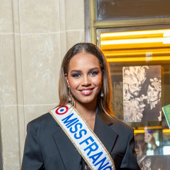 Par exemple, la chirurgie esthétique est acceptée à Miss Univers.
Indira Ampiot - Photocall du défilé Etam Live Show 2023 au Palace à Paris le 26 septembre 2023. © Tiziano Da Silva / Bestimage