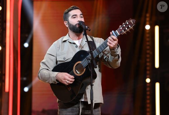 Au début de leur relation
Kendji Girac - Les personnalités se mobilisent lors de la 37ème édition du Téléthon sur le plateau de France 2, avec pour parrain Vianney. Cette année, 80,6 millions de dons ont été promis. Le 9 décembre 2023. © Coadic Guirec / Bestimage