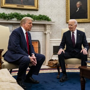 Le président américain Joe Biden et le président élu américain Donald Trump lors d'une réunion dans le bureau ovale de la Maison Blanche à Washington, district de Columbia, Etats-Unis, le 13 novembre 2024. Biden plaidera en faveur de la poursuite de l'aide américaine à l'Ukraine pendant la transition vers l'administration du président élu Donald Trump, selon le conseiller à la sécurité nationale Jake Sullivan.