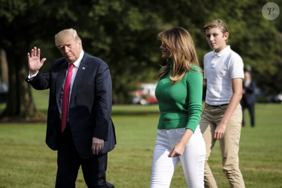 Le président Donald Trump, sa femme la Première Dame Melania Trump et leur fils Barron rentre à la Maison Blanche à Washington, The District, Etats-Unis, le 19 août 2018, après un week-end à Bedminster dans le New Jersey. 