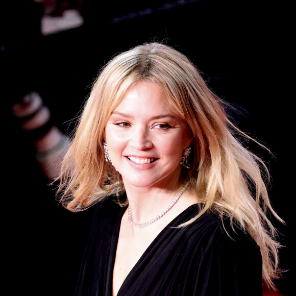 Virginie Efira - Montée des marches du film " Les Linceuls " lors du 77ème Festival International du Film de Cannes, au Palais des Festivals à Cannes. Le 20 mai 2024 © Jacovides-Moreau / Bestimage 