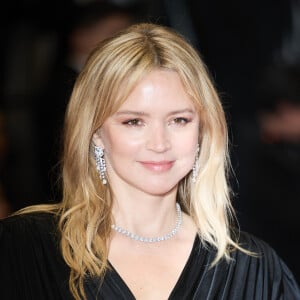 Virginie Efira - Montée des marches du film " Les Linceuls " lors du 77ème Festival International du Film de Cannes, au Palais des Festivals à Cannes. Le 20 mai 2024 © Jacovides-Moreau / Bestimage 