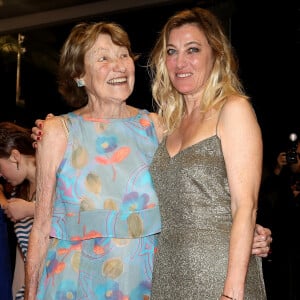 "Dans la vie c'est important de sentir la musique de l'apprécier, dans les moments douloureux, dans les moments de solitude et aussi dans les moments de joie".
Valeria Bruni Tedeschi et sa mère Marisa Borini - Descente des marches du film "Les Amandiers (Forever Young)" lors du 75ème Festival International du Film de Cannes, le 22 mai 2022/ © Dominique Jacovides / Bestimage 