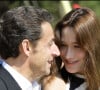 "C'est une chose que je voudrais transmettre à mes petits enfants. Valéria avait beaucoup de facilités et Carla a l'oreille absolue."
Archives : Carla Bruni et Nicolas Sarkozy