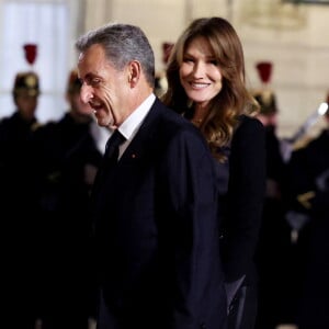 Nicolas Sarkozy et sa femme Carla Bruni-Sarkozy lors de l'accueil par le couple présidentiel français du président du Kazakhstan au palais de l'Elysée à Paris pour un dîner d'état le 5 novembre 2024. © Dominique Jacovides / Bestimage 