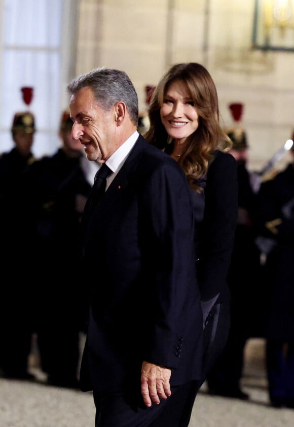 Nicolas Sarkozy et sa femme Carla Bruni-Sarkozy lors de l'accueil par le couple présidentiel français du président du Kazakhstan au palais de l'Elysée à Paris pour un dîner d'état le 5 novembre 2024. © Dominique Jacovides / Bestimage 