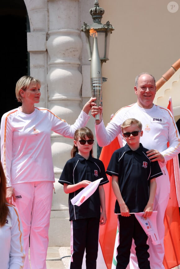 La princesse Charlène et le prince Albert II de Monaco, et leurs enfants, la princesse Gabriella et le prince Jacques lors du relais de la Flamme Olympique des Jeux olympiques d'été de Paris 2024 à Monaco, le 18 juin 2024. Paris se prépare à accueillir les XXXIIIèmes Jeux Olympiques d'été, du 26 juillet au 11 août 2024. © Claudia Albuquerque / Bestimage