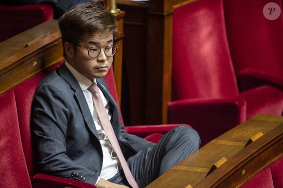 C'est au média Blick qu'elle a fait cette révélation, arborant cheveux rasés, pendentifs aux oreilles et maquillage
Joachim Son-Forget à l'assemblée nationale le 25 septembre 2019 Photo by Eliot Blondet/ABACAPRESS.COM