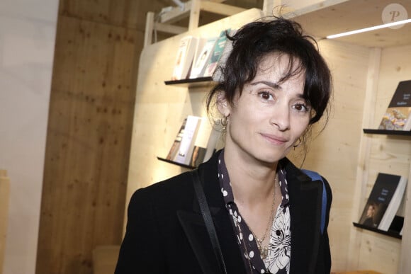 Rachida Brakni au Festival du Livre de Paris 2024 au Grand Palais Éphémère le 14 avril 2024. © Cédric Perrin / Bestimage 