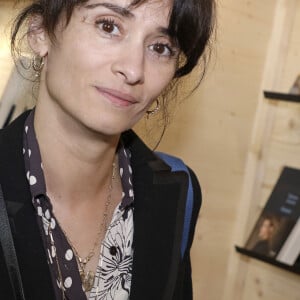 Rachida Brakni au Festival du Livre de Paris 2024 au Grand Palais Éphémère le 14 avril 2024. © Cédric Perrin / Bestimage 