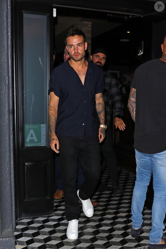 West Hollywood, CA - EXCLUSIF - Liam Payne, le chanteur anglais des One Direction, est vu en train de dîner avec des amis au restaurant Craig's à West Hollywood.