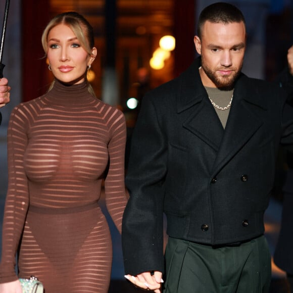 En octobre 2024 alors qu'il séjournait en Argentine, le chanteur emblématique des One Direction a tragiquement perdu la vie à l'âge de 31 ans après avoir fait une chute mortelle.
Liam Payne et sa compagne Kate Cassidy à la sortie de l'hôtel La Réserve pour profiter d'une soirée parisienne en amoureux lors de la mode femme automne / hiver 2024-2025 lors de la Fashion Week de Paris (PFW), à Paris, France, le 2 mars 2024. 