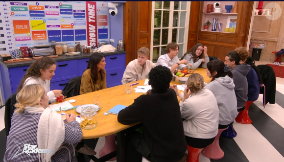 Jenifer rend visite aux élèves de la "Star Academy 2024" - quotidienne du 20 novembre, sur TF1