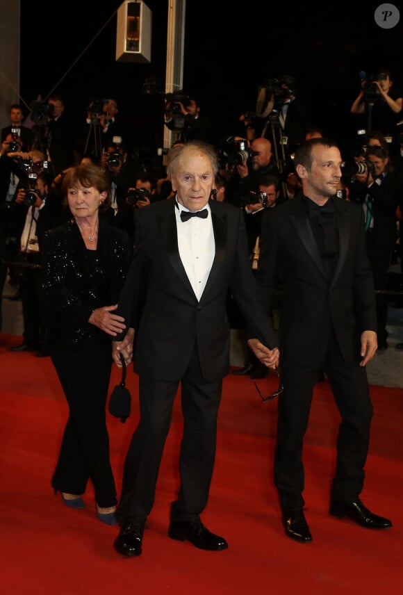 Marianne Hoepfner et son mari Jean-Louis Trintignant, Mathieu Kassovitz - Montée des marches du film "Happy End" lors du 70ème Festival International du Film de Cannes. Le 22 mai 2017. © Borde-Jacovides-Moreau/Bestimage 