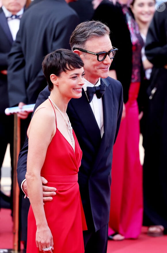 Bérénice Bejo et son mari Michel Hazanavicius - Montée des marches du film " La plus précieuse des marchandises " lors du 77ème Festival International du Film de Cannes, au Palais des Festivals à Cannes. Le 24 mai 2024 © Jacovides-Moreau / Bestimage 