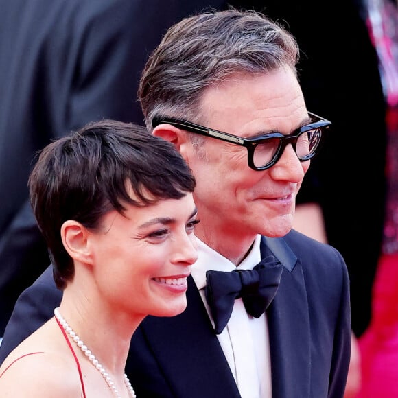 Bérénice Bejo et son mari Michel Hazanavicius - Montée des marches du film " La plus précieuse des marchandises " lors du 77ème Festival International du Film de Cannes, au Palais des Festivals à Cannes. Le 24 mai 2024 © Jacovides-Moreau / Bestimage 