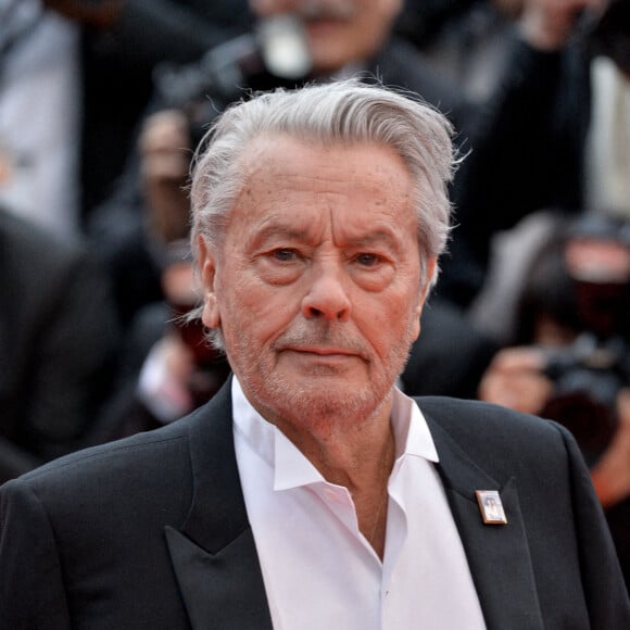 Alain Delon fan du jeu de Julien Dereims? "Il m'a félicité après le concours de sortie du Cours Simon. (...) Je vous assure que ça donne la pêche !" 
Alain Delon au Festival de Cannes en 2019 - Photo de Julien Reynaud/APS-Medias/ABACAPRESS.COM