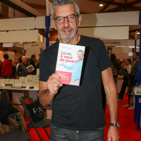 Michel Cymès, à la Halle Georges Brassens de Brive-la-Gaillarde pour la Foire du Livre de Brive , le 9 novembre 2024. © Jean-Marc Lhomer / Bestimage