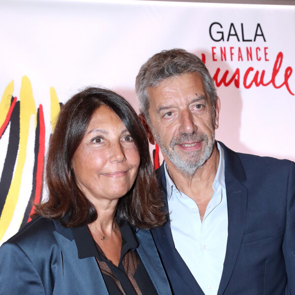 On imagine qu'en dormant beaucoup plus tard le week-end, on va ainsi annuler toute la fatigue accumulée la semaine. "Fausse bonne idée", écrit Dr. Michel Cymes.
Docteur Michel Cymes et sa femme Nathalie Cymes à la soirée de gala Enfance Majuscule à Salle Gaveau à Paris le 7 octobre 2024. Enfance Majuscule milite activement pour une libération de la parole des victimes, et pour une réelle prise en compte par les pouvoirs publics des violences et des maltraitances quotidiennes subies par les enfants. © Bertrand Rindoff / Bestimage