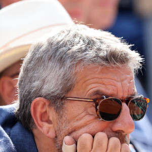 Michel Cymes dans les tribunes des Internationaux de France de tennis de Roland Garros 2024 à Paris, France, le 3 juin 2024. © Jacovides-Moreau/Bestimage