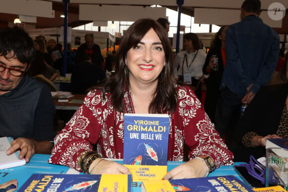 Virginie Grimaldi lors de la 41ème Foire du Livre de Brive dans La Halle Brassens, à Brive-la-Gaillarde, France, le 11 novembre 2023. © Jean-Marc-Lhomer/Bestimage