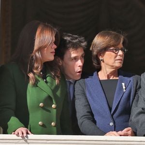 De quoi faire le bonheur de la grand-mère Stéphanie de Monaco et de la tante Camille Gottlieb !
Camille Gottlieb, Pauline Ducruet, la princesse Stéphanie de Monaco et Louis Ducruet - La famille princière de Monaco au balcon du palais, à l'occasion de la Fête Nationale de Monaco, le 19 novembre 2024. © Jacovides-Bebert/Bestimage 