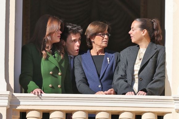 De quoi faire le bonheur de la grand-mère Stéphanie de Monaco et de la tante Camille Gottlieb !
Camille Gottlieb, Pauline Ducruet, la princesse Stéphanie de Monaco et Louis Ducruet - La famille princière de Monaco au balcon du palais, à l'occasion de la Fête Nationale de Monaco, le 19 novembre 2024. © Jacovides-Bebert/Bestimage 