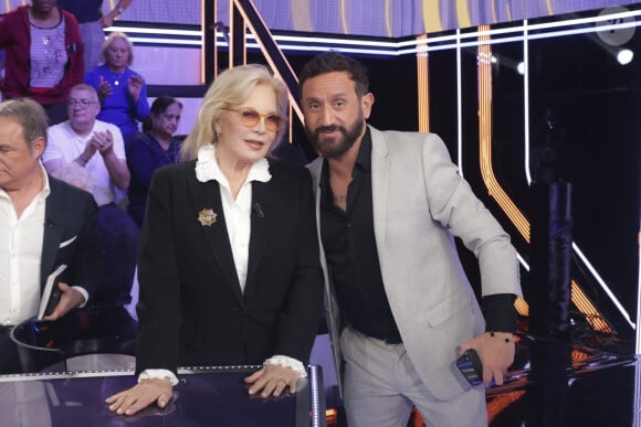 Sylvie Vartan est invitée de Cyril Hanouna sur C8
Exclusif - Sylvie Vartan, Cyril Hanouna sur le plateau de l'émission "Face à Hanouna"