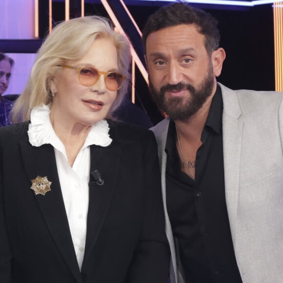 Sylvie Vartan est invitée de Cyril Hanouna sur C8
Exclusif - Sylvie Vartan, Cyril Hanouna sur le plateau de l'émission "Face à Hanouna"