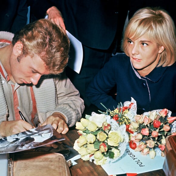 Mariée avec Johnny, l'interprète du titre La plus belle pour aller danser avait décidé de quitter le rockeur après quelques années en dents de scie.
Archives : Sylvie Vartan et Johnny Hallyday