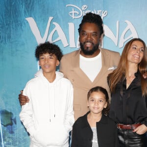 Anthony Kavanagh avec sa femme Alexandra et leurs enfants Mathis et Alice.
Anthony Kavanagh avec sa femme Alexandra et leurs enfants Mathis et Alice - Première du film Disney "Vaiana 2" au Grand Rex à Paris le 23 novembre 2024. © Coadic Guirec/Bestimage 