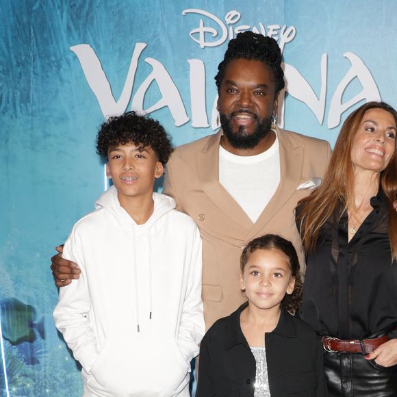 Anthony Kavanagh avec sa femme Alexandra et leurs enfants Mathis et Alice.
Anthony Kavanagh avec sa femme Alexandra et leurs enfants Mathis et Alice - Première du film Disney "Vaiana 2" au Grand Rex à Paris le 23 novembre 2024. © Coadic Guirec/Bestimage 