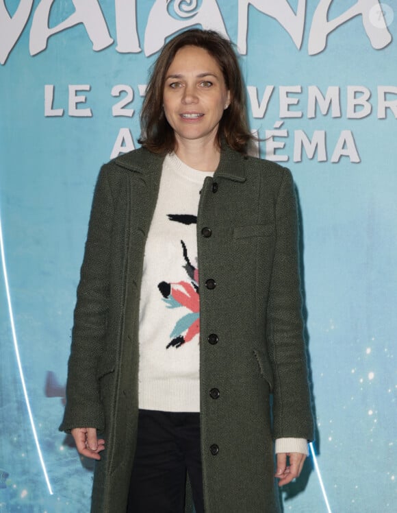 Présente pour l'avant-première au Grand Rex organisée le 23 novembre 2024, Nathalie Péchalat est apparue en solo dans une tenue décontractée composée d'un long manteau kaki et d'un jean noir associé à des bottines en cuir.
Nathalie Pechalat - Première du film Disney "Vaiana 2" au Grand Rex à Paris le 23 novembre 2024. © Coadic Guirec/Bestimage 