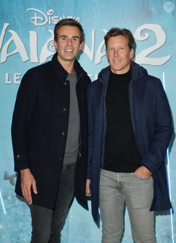 Séparé de son ex-mari Bruno Loup, il a officialisé leur amour en août dernier lors d'un voyage sur l'île de Ré. 
Jean-Baptiste Marteau et son compagnon Jean de Reynal - Première du film Disney "Vaiana 2" au Grand Rex à Paris le 23 novembre 2024. © Coadic Guirec/Bestimage 