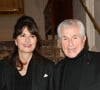 Claude Lelouch et sa femme Valérie Perrin lors de la soirée de gala pour la fondation de la recherche en physiologie, les Stethos, au George V à Paris le 18 mars 2024. © Coadic Guirec / Bestimage 